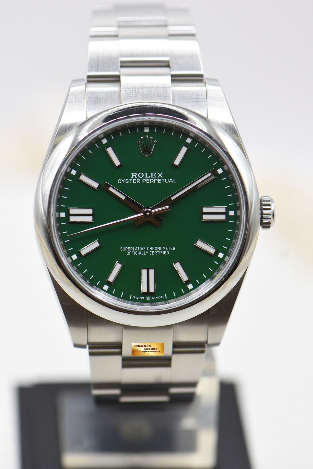 Image 2: ROLEX OYSTER PERPETUAL 41mm STEEL IN OYSTER BRACELET GREEN DIAL 124300 (MINT)