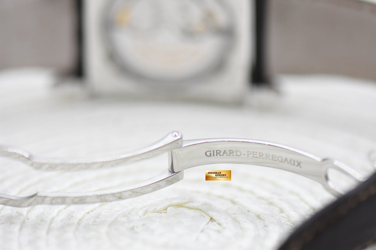 GIRARD PERRAGAUX VINTAGE 1945 STEEL IN LEATHER STRAP BIG DATE AUTOMATIC 25805 (MINT)