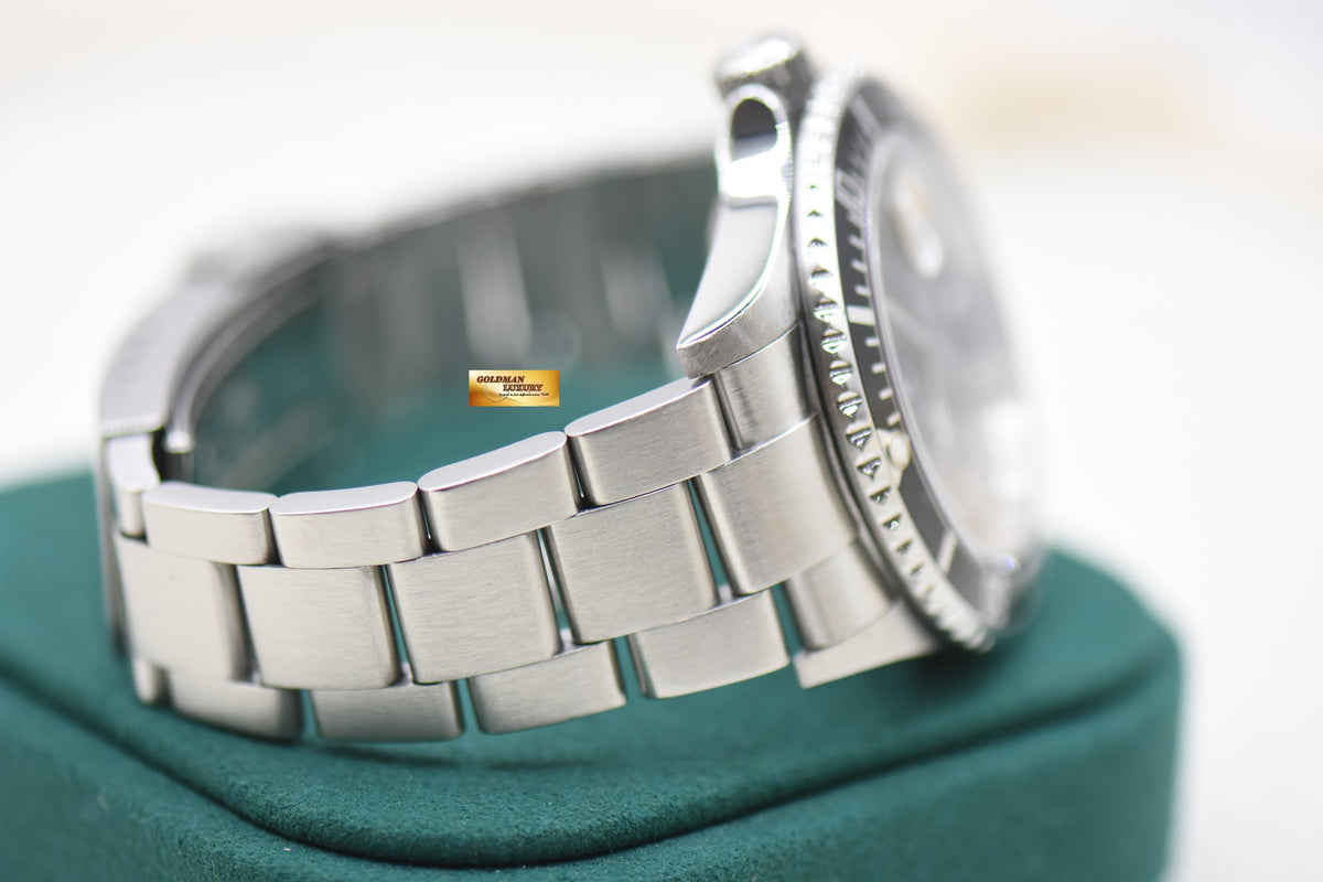 ROLEX OYSTER SUBMARINER 40mm STEEL IN BRACELET BLACK 16610 (MINT)