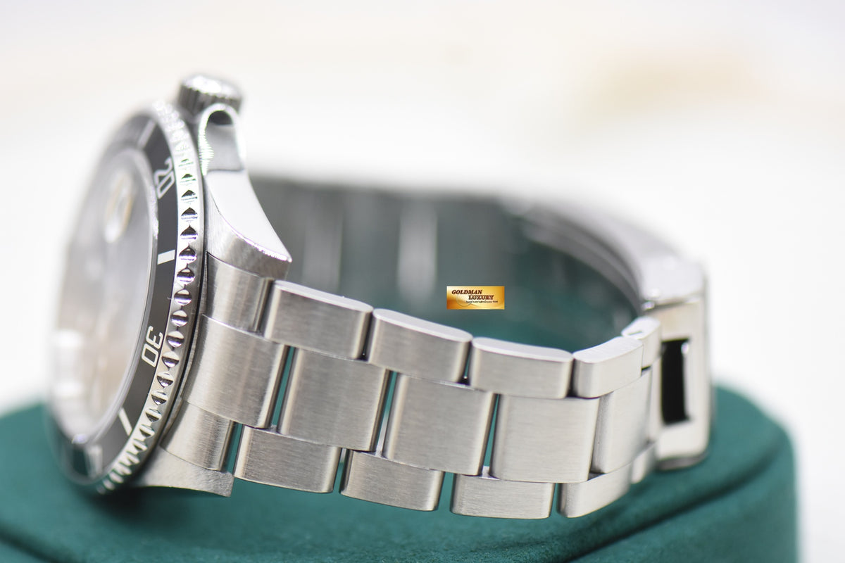 ROLEX OYSTER SUBMARINER 40mm STEEL IN BRACELET BLACK 16610 (MINT)