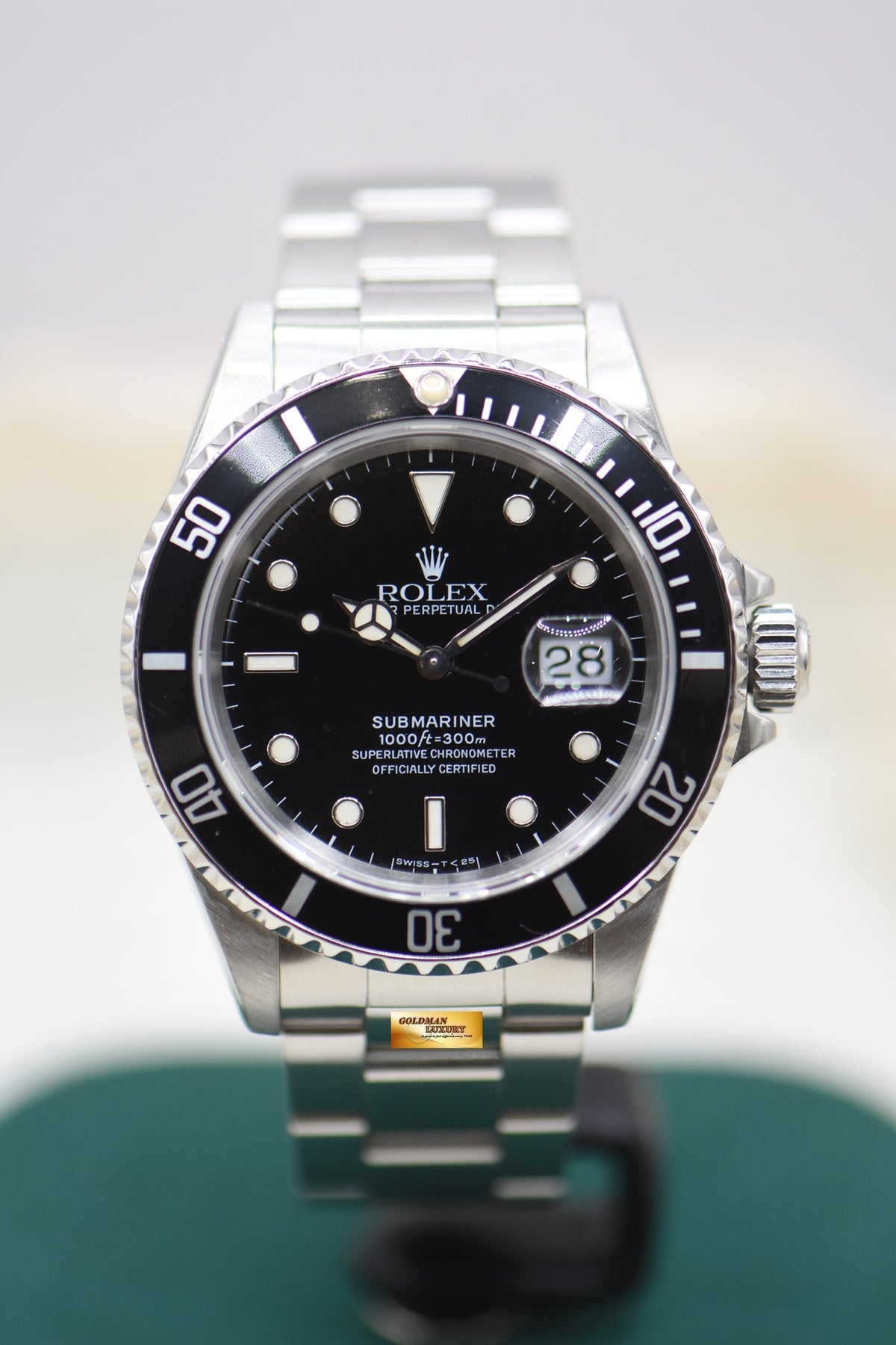 ROLEX OYSTER SUBMARINER 40mm STEEL IN BRACELET BLACK 16610 (MINT)