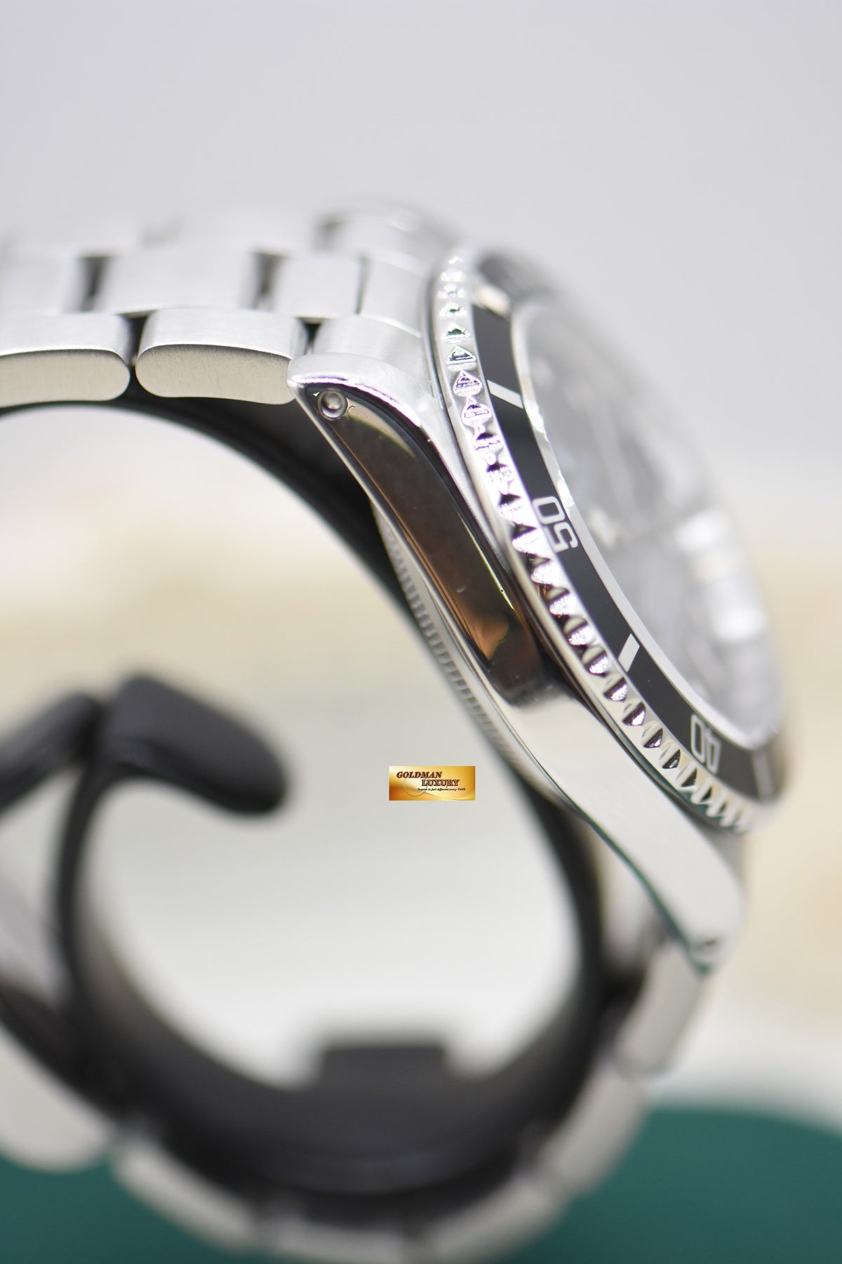 ROLEX OYSTER SUBMARINER 40mm STEEL IN BRACELET BLACK 16610 (MINT)