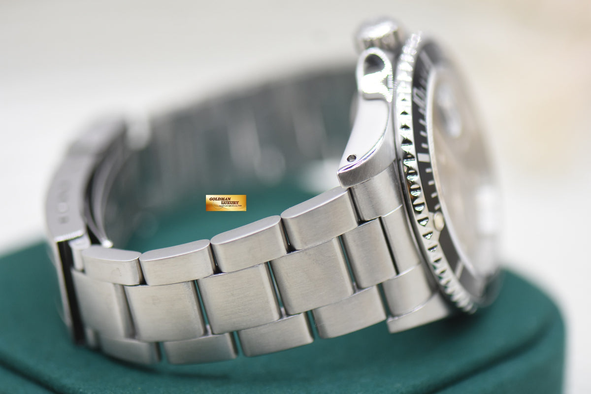 ROLEX OYSTER SUBMARINER 40mm STEEL IN BRACELET BLACK 16610 (MINT)