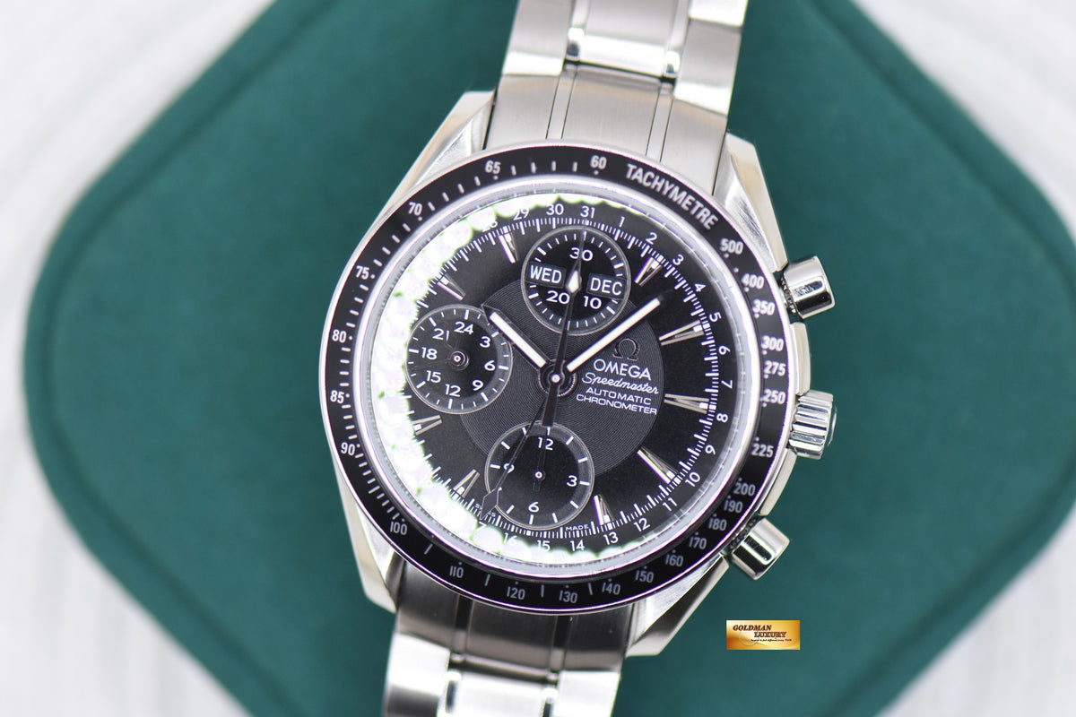 OMEGA SPEEDMASTER CHRONOGRAPH DAY-DATE-MONTH 40mm STEEL IN BRACELET BLACK DIAL 3220.5000 (MINT)