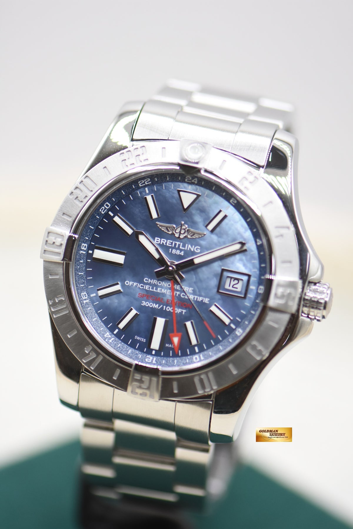 BREITLING AVENGER II GMT 43mm STEEL IN BRACELET MOP DIAL A32390 JAPAN EDITION (MINT)