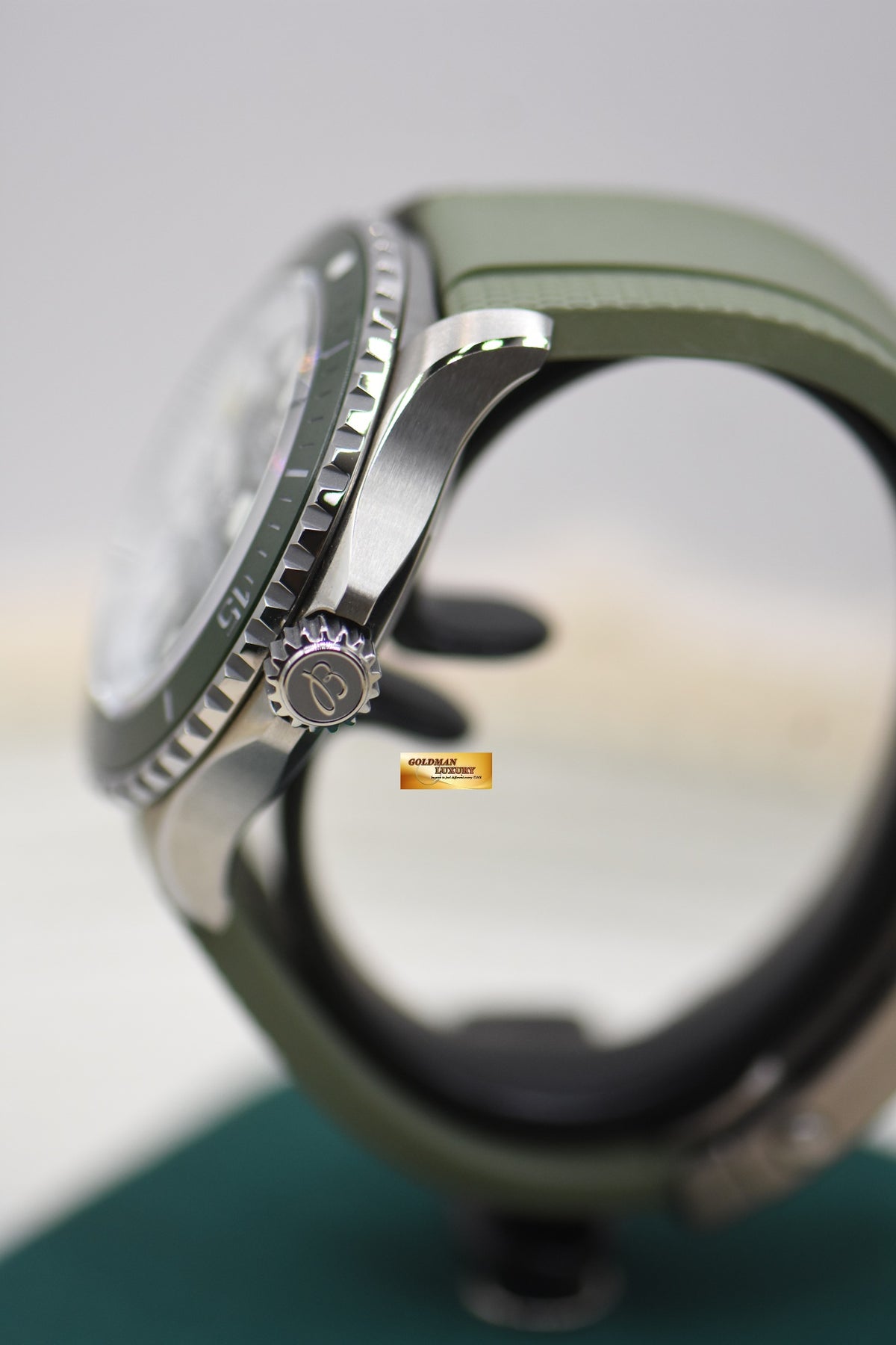 BREITLING SUPEROCEAN 46mm SUPER DIVER TITANIUM GREEN RUBBER AUTOMATIC E10379 (MINT)