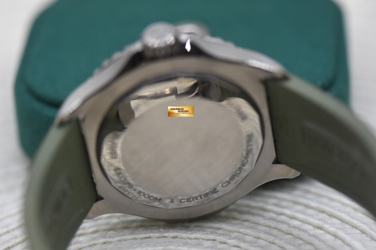 BREITLING SUPEROCEAN 46mm SUPER DIVER TITANIUM GREEN RUBBER AUTOMATIC E10379 (MINT)