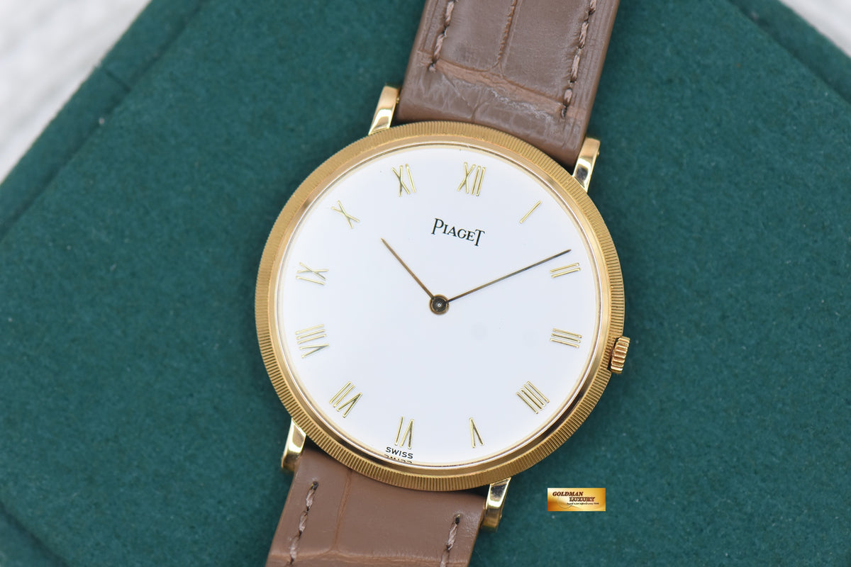 PIAGET VINTAGE ULTRA-THIN 32mm YELLOW GOLD IN LEATHER STRAP MANUAL WINDING 9023 (MINT)