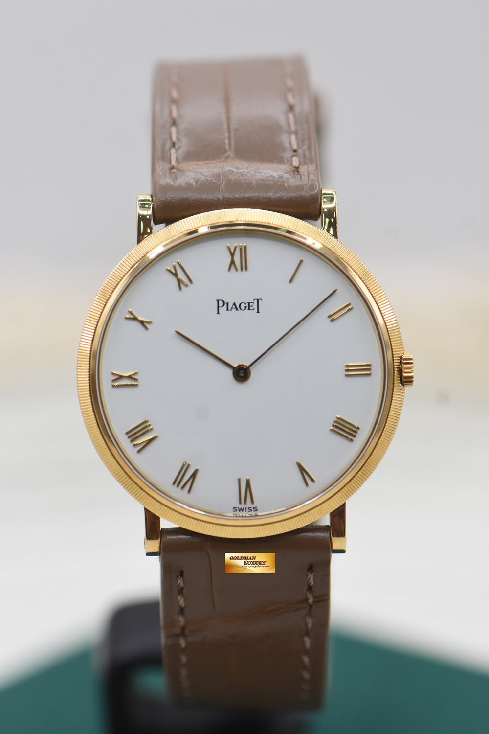 PIAGET VINTAGE ULTRA-THIN 32mm YELLOW GOLD IN LEATHER STRAP MANUAL WINDING 9023 (MINT)