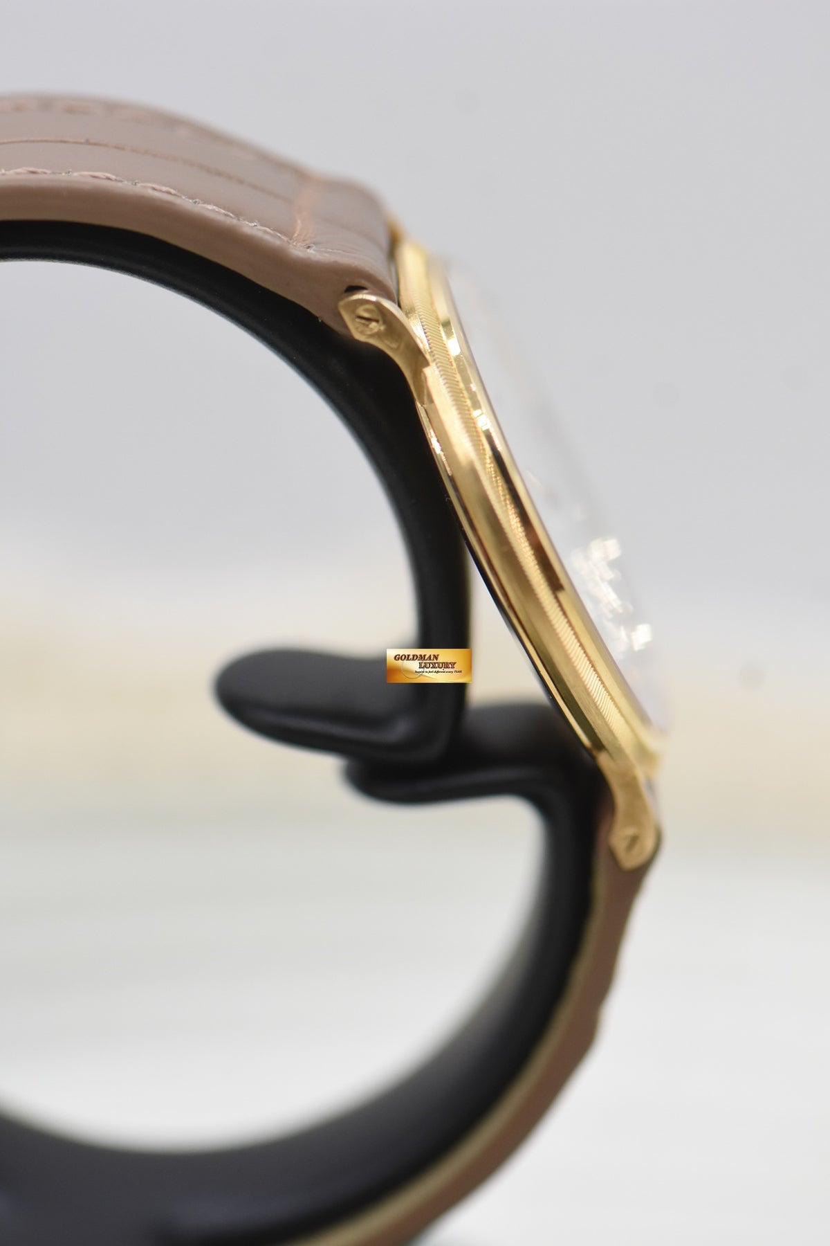 PIAGET VINTAGE ULTRA-THIN 32mm YELLOW GOLD IN LEATHER STRAP MANUAL WINDING 9023 (MINT)