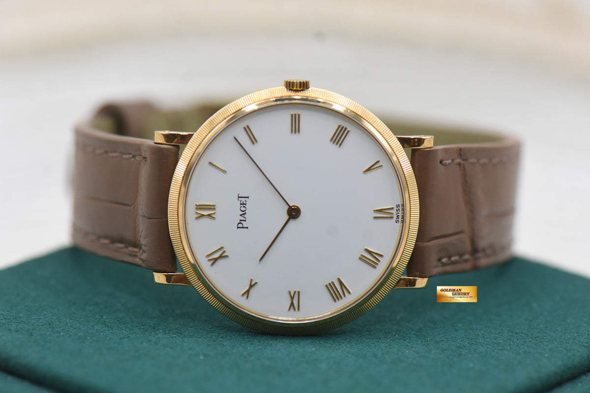 PIAGET VINTAGE ULTRA-THIN 32mm YELLOW GOLD IN LEATHER STRAP MANUAL WINDING 9023 (MINT)
