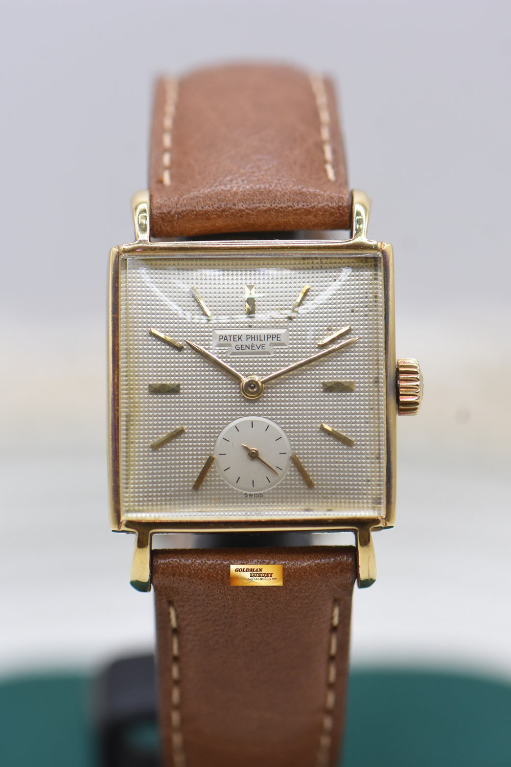 PATEK PHILIPPE VINTAGE SQUARE YELLOW GOLD IN LEATHER STRAP MANUAL WINDING 2475 (VINTAGE-AGING)