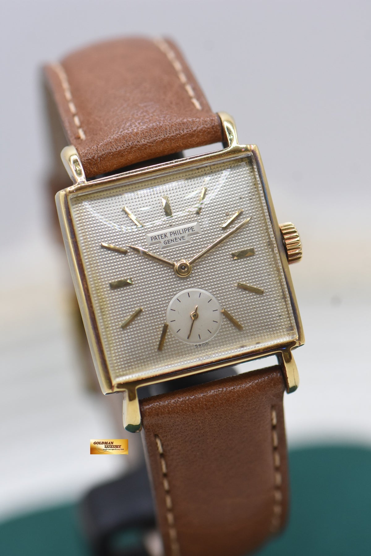PATEK PHILIPPE VINTAGE SQUARE YELLOW GOLD IN LEATHER STRAP MANUAL WINDING 2475 (VINTAGE-AGING)
