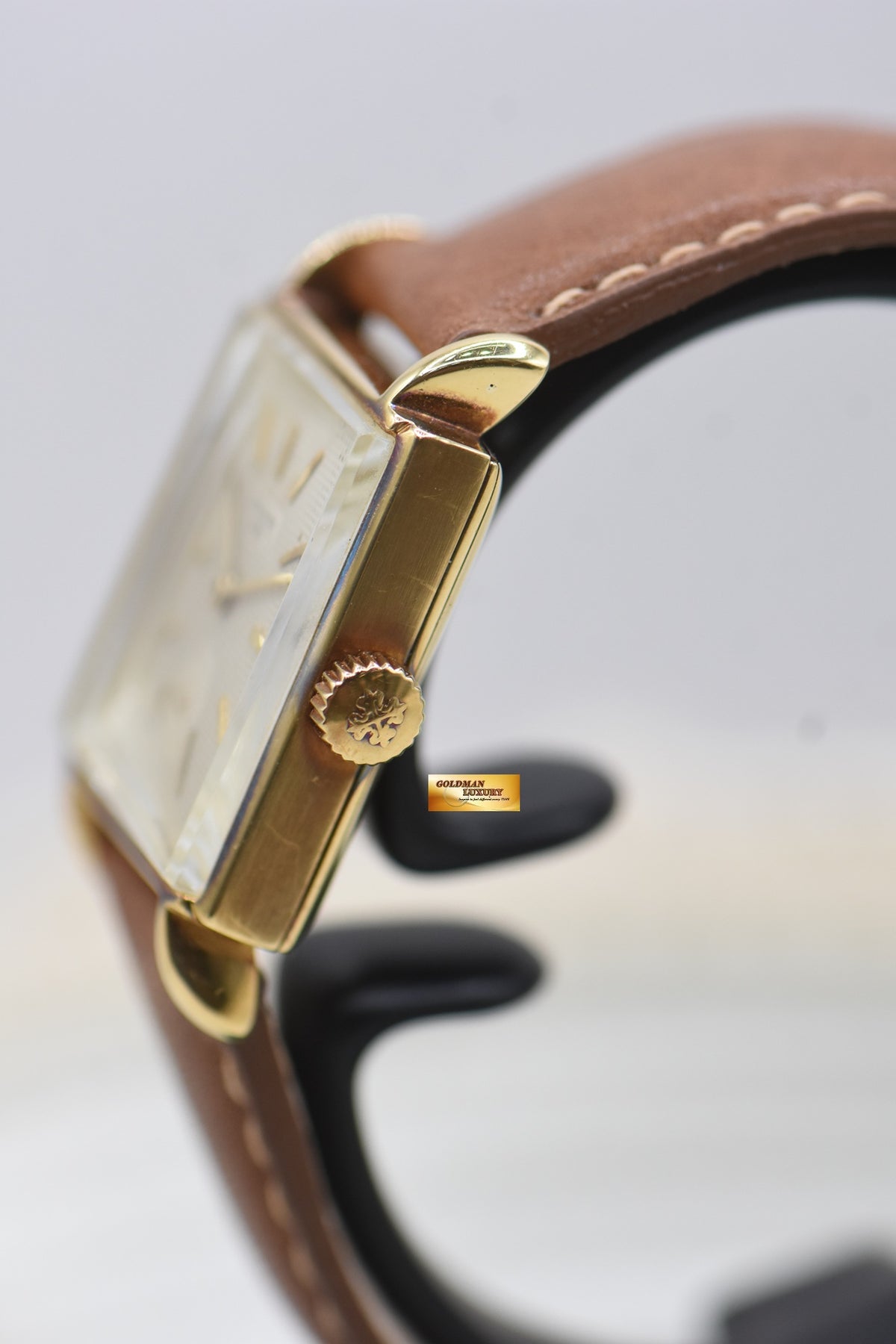 PATEK PHILIPPE VINTAGE SQUARE YELLOW GOLD IN LEATHER STRAP MANUAL WINDING 2475 (VINTAGE-AGING)