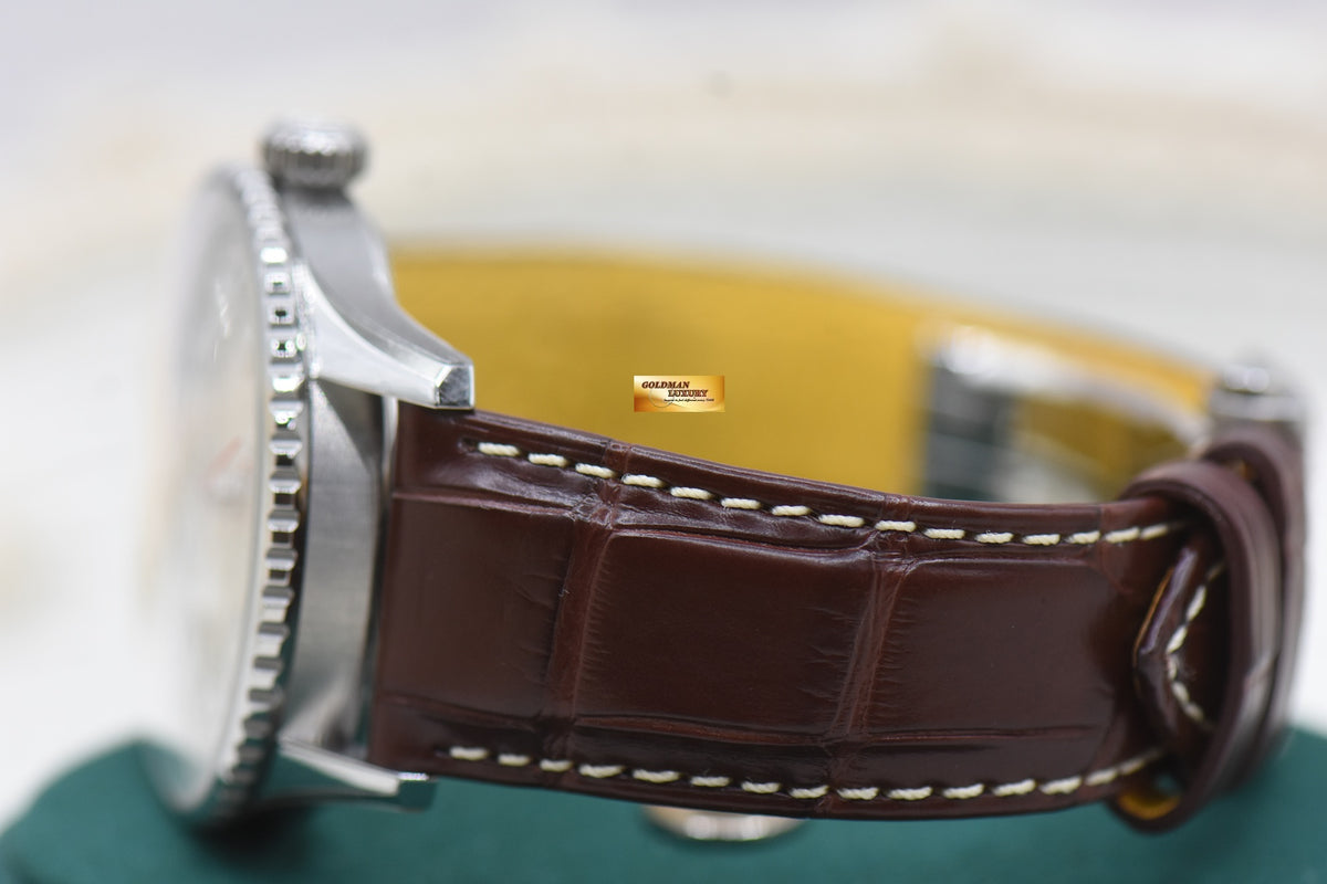 BREITLING NAVITIMER GMT 41mm STEEL IN LEATHER STRAP SILVER DIAL AUTOMATIC A32310 (LNIB-STICKERS INTACT)