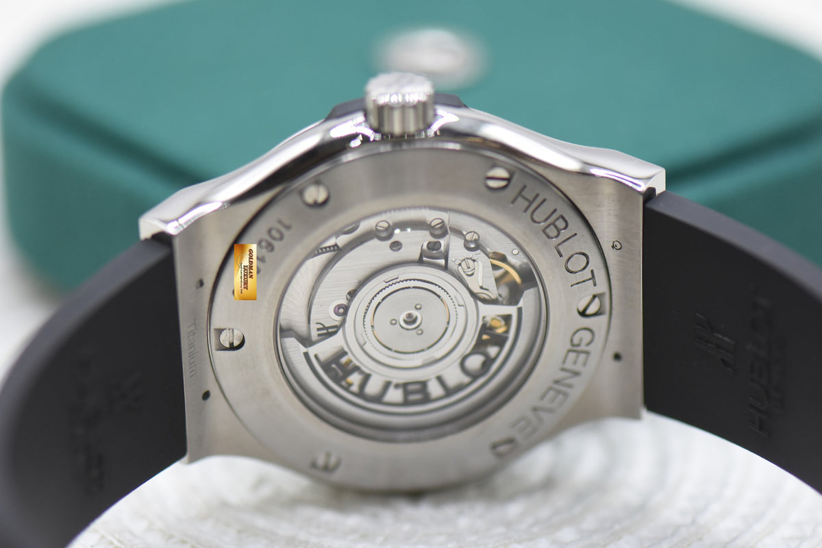 HUBLOT CLASSIC FUSION 42mm TITANIUM RUBBER STRAP OPALINE DIAL AUTOMATIC 542.NX.2610.RX (MINT)