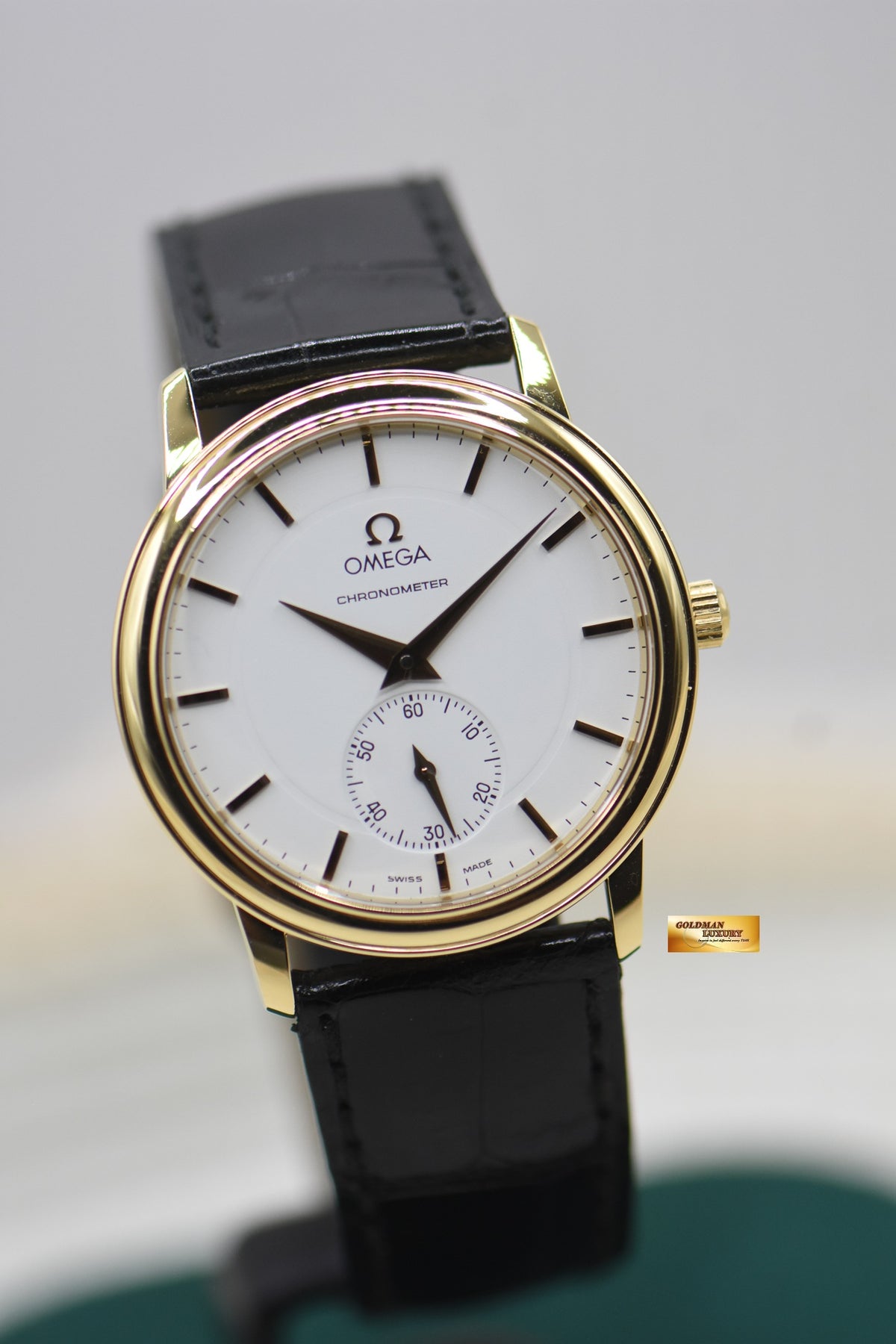 OMEGA CONSTELLATION 34mm CHRONOMETER SUB-SEC YELLOW GOLD IN LEATHER AUTOMATIC 4620.3100 (VINTAGE)