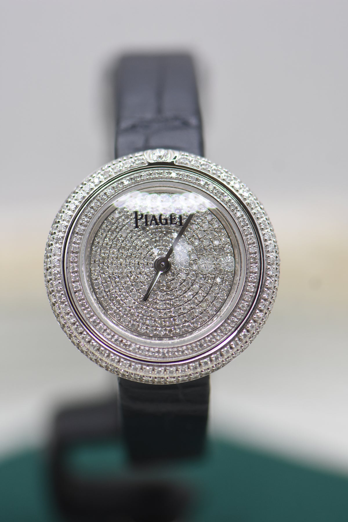 PIAGET POSSESSION 29mm STEEL IN STRAP CUSTOM FULL-PAVED DIAMONDS QUARTZ G0A43080 (MINT)