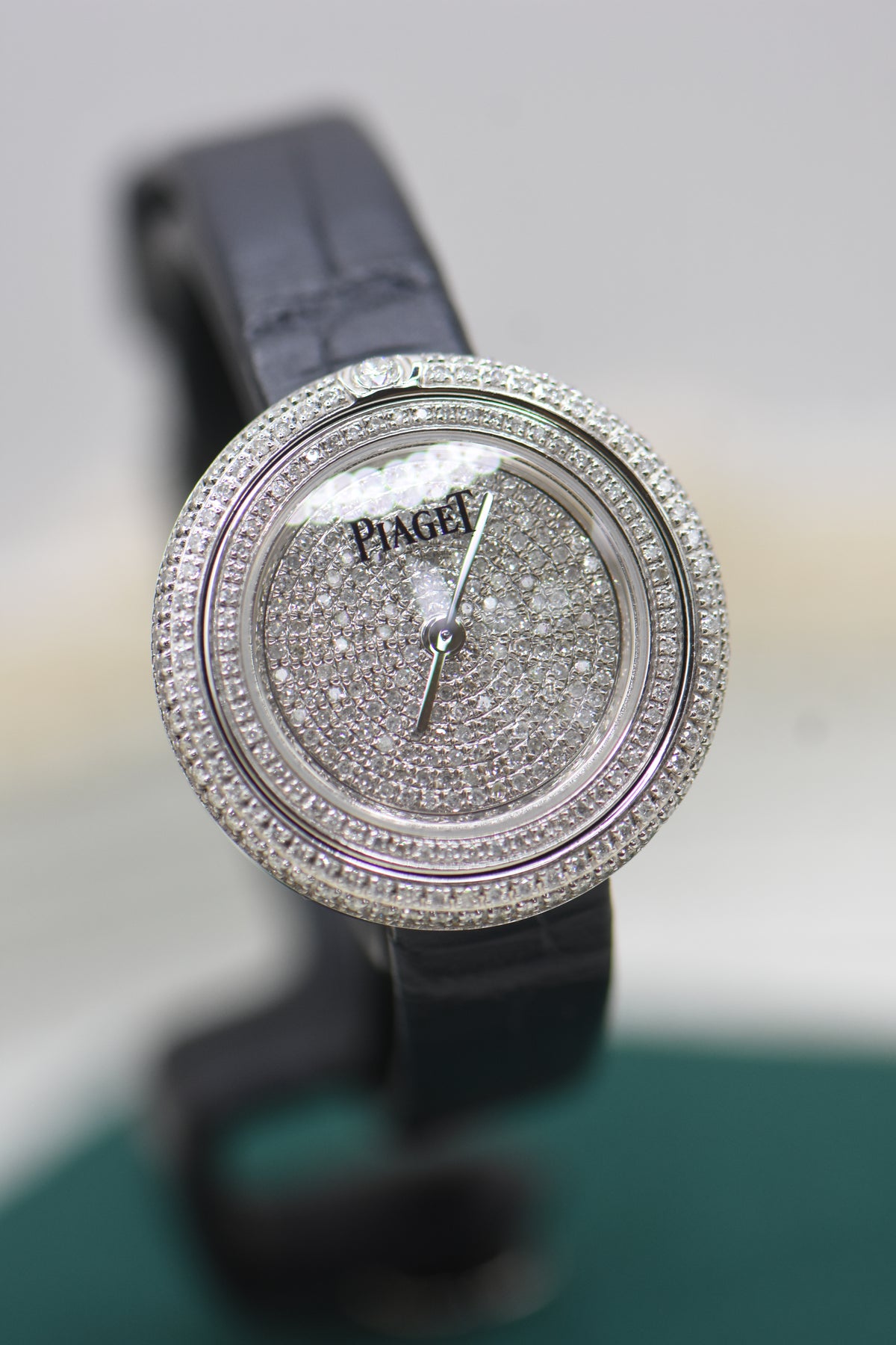PIAGET POSSESSION 29mm STEEL IN STRAP CUSTOM FULL-PAVED DIAMONDS QUARTZ G0A43080 (MINT)