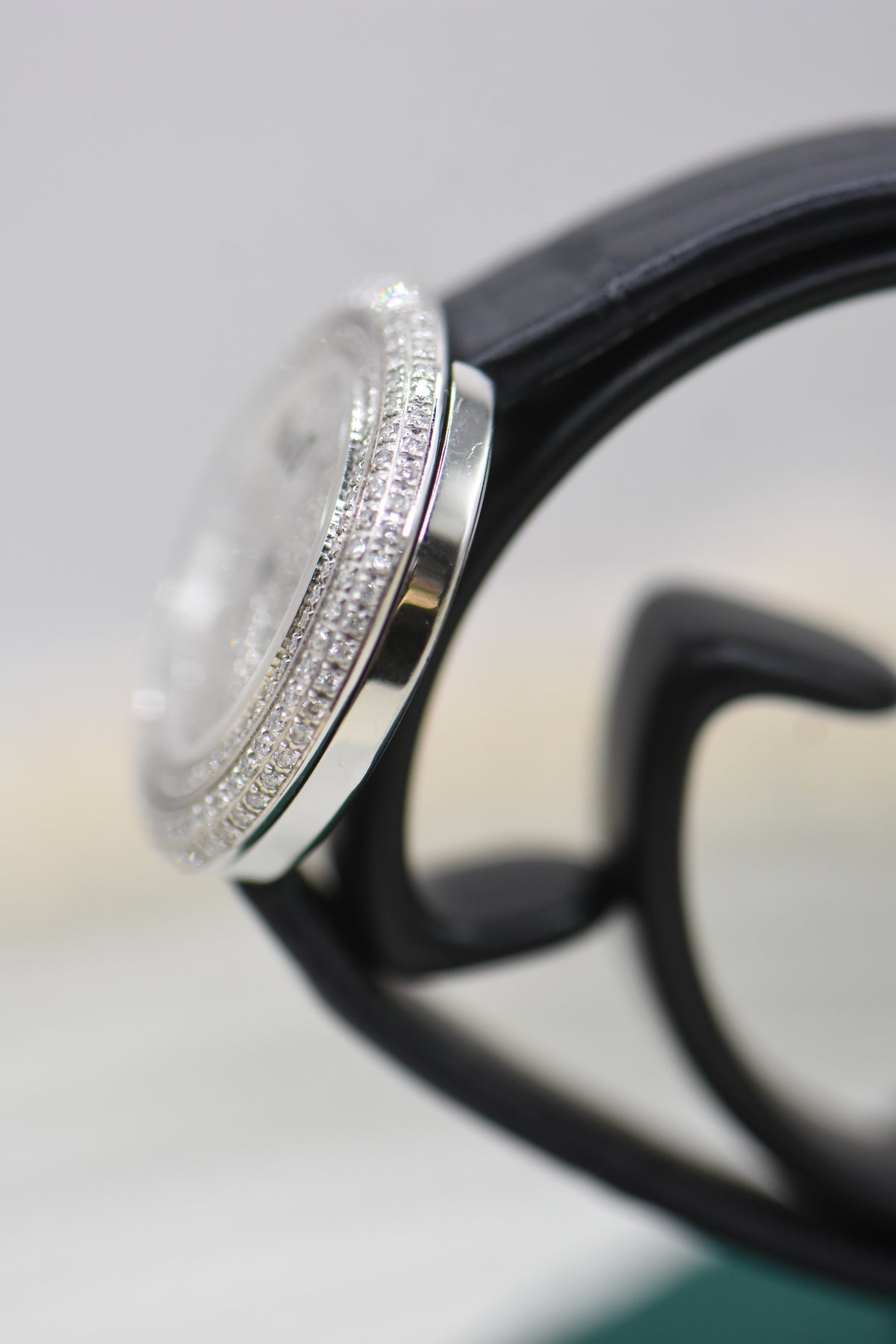 PIAGET POSSESSION 29mm STEEL IN STRAP CUSTOM FULL-PAVED DIAMONDS QUARTZ G0A43080 (MINT)