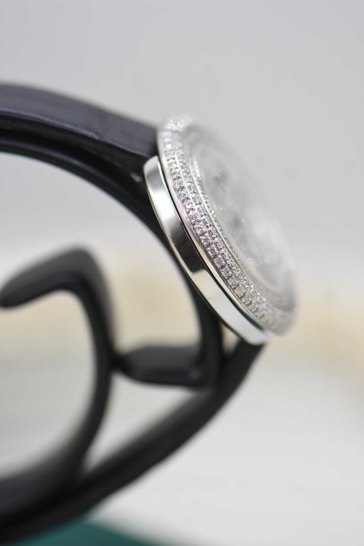 PIAGET POSSESSION 29mm STEEL IN STRAP CUSTOM FULL-PAVED DIAMONDS QUARTZ G0A43080 (MINT)