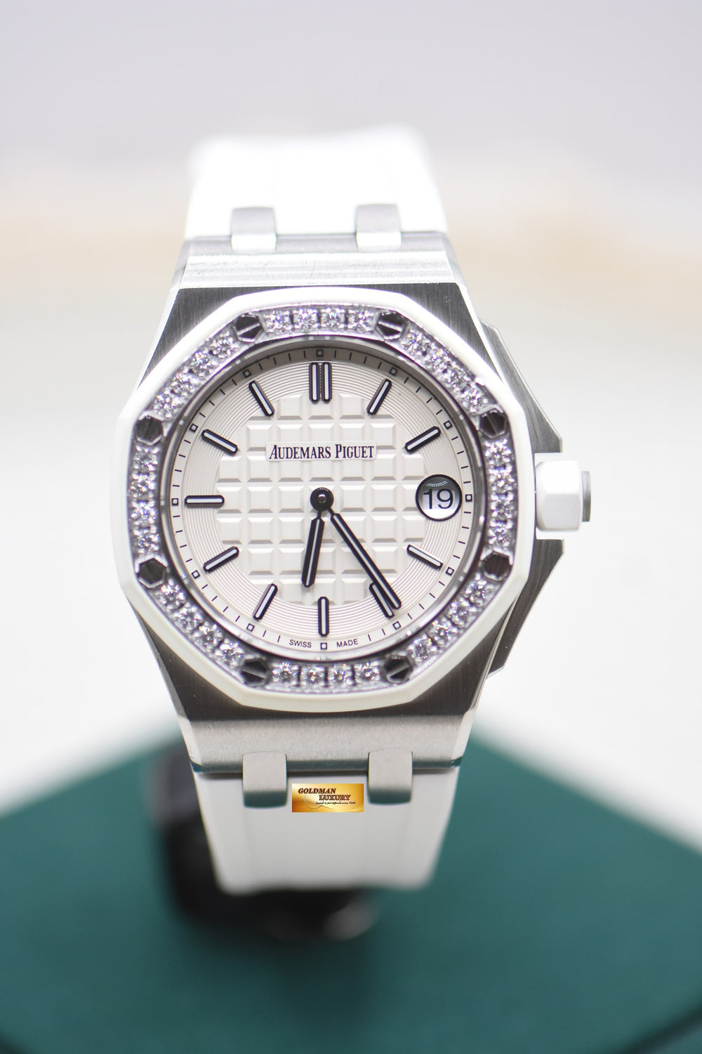 AUDEMARS PIGUET ROYAL OAK OFFSHORE 37mm DIAMOND BEZEL WHITE RUBBER STRAP QUARTZ 67540SK.ZZ.A010CA.01 (MINT)