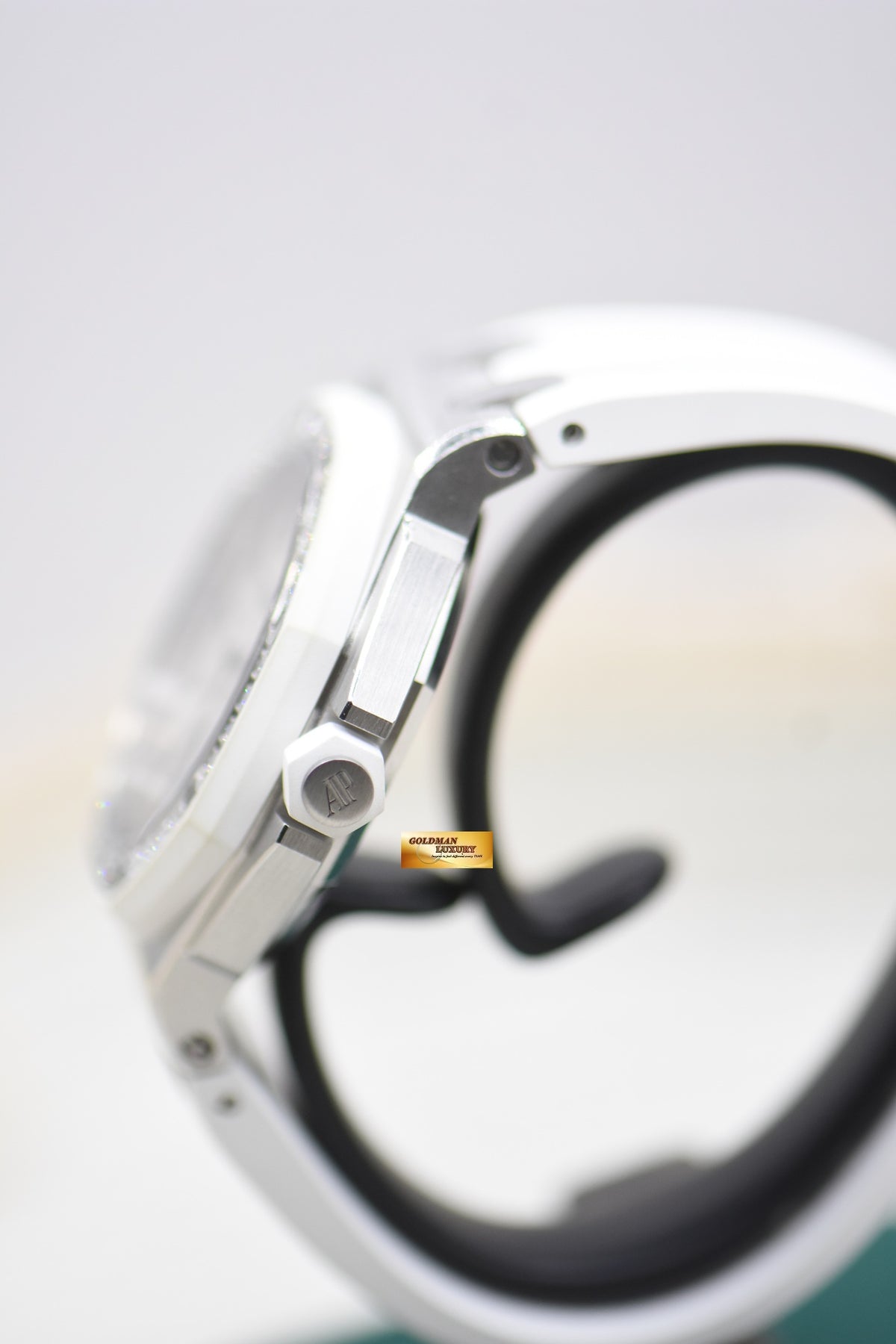 AUDEMARS PIGUET ROYAL OAK OFFSHORE 37mm DIAMOND BEZEL WHITE RUBBER STRAP QUARTZ 67540SK.ZZ.A010CA.01 (MINT)