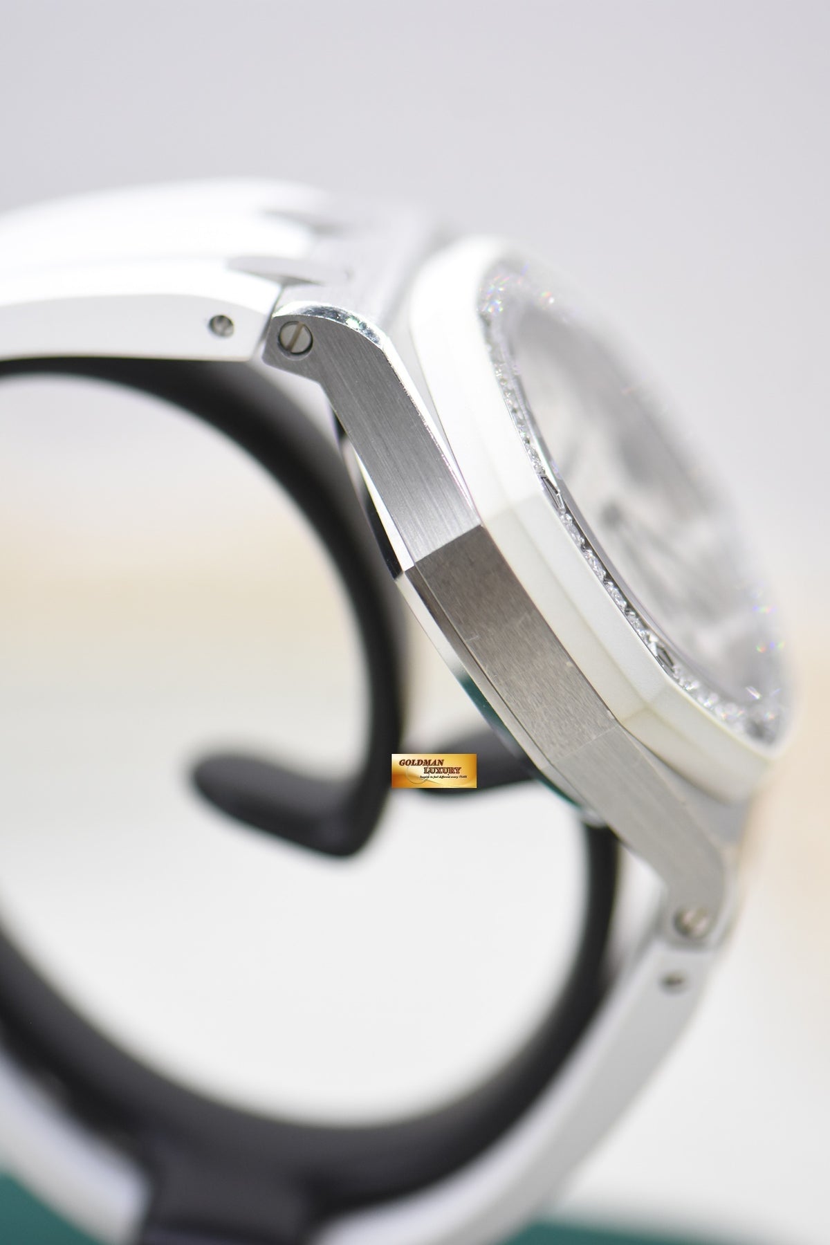 AUDEMARS PIGUET ROYAL OAK OFFSHORE 37mm DIAMOND BEZEL WHITE RUBBER STRAP QUARTZ 67540SK.ZZ.A010CA.01 (MINT)