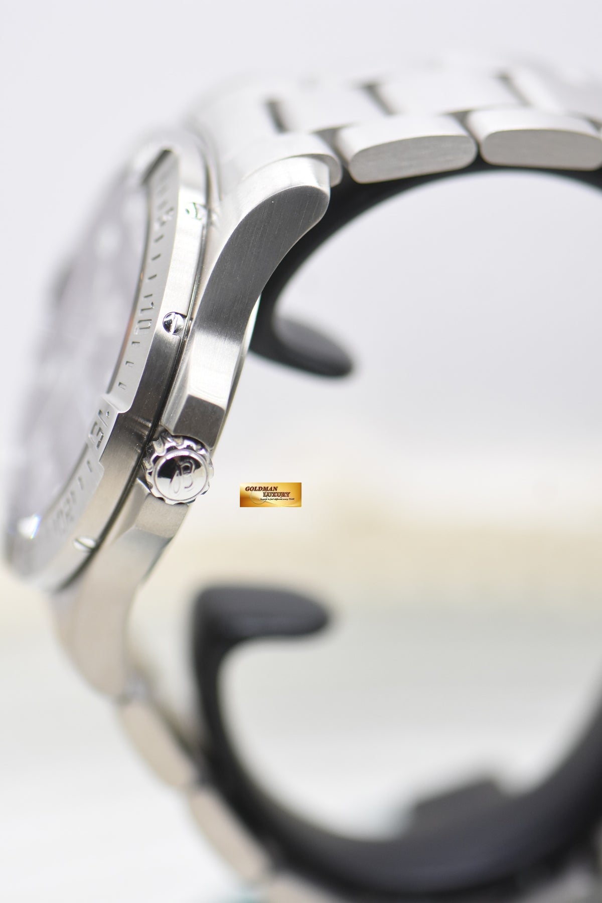 BREITLING AEROSPACE EVO 43mm TITANIUM SUPERQUARTZ  E79363 (MINT)