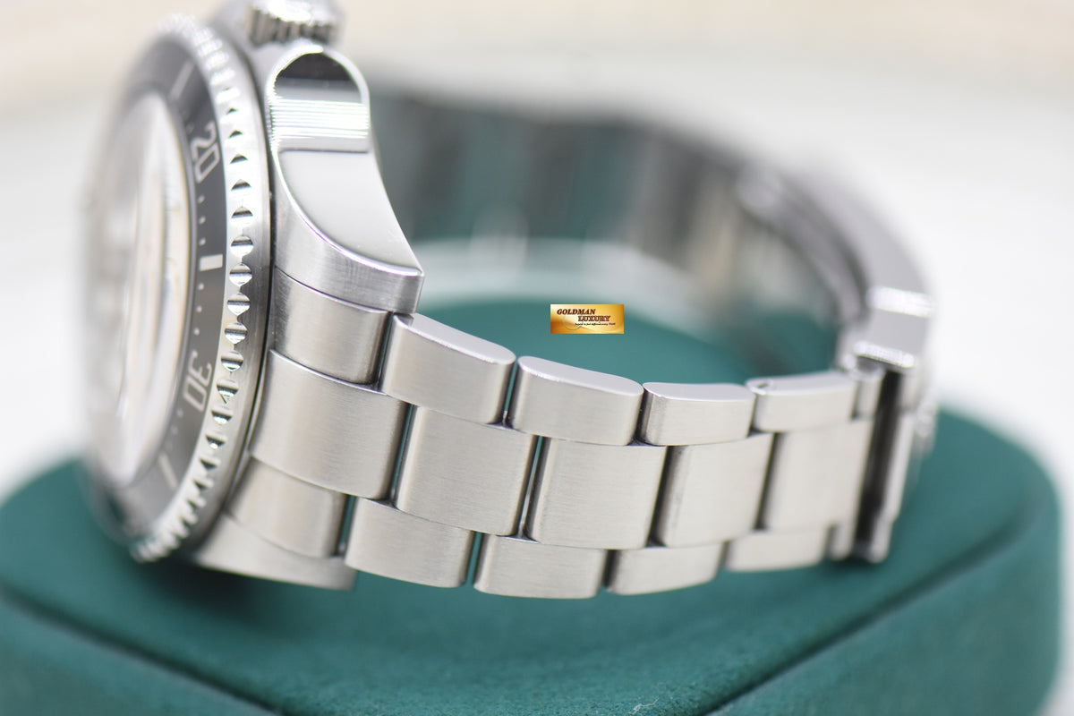 ROLEX OYSTER DEEPSEA 44mm MARK II STEEL IN BRACELET BLACK DIAL 116660 (MINT)