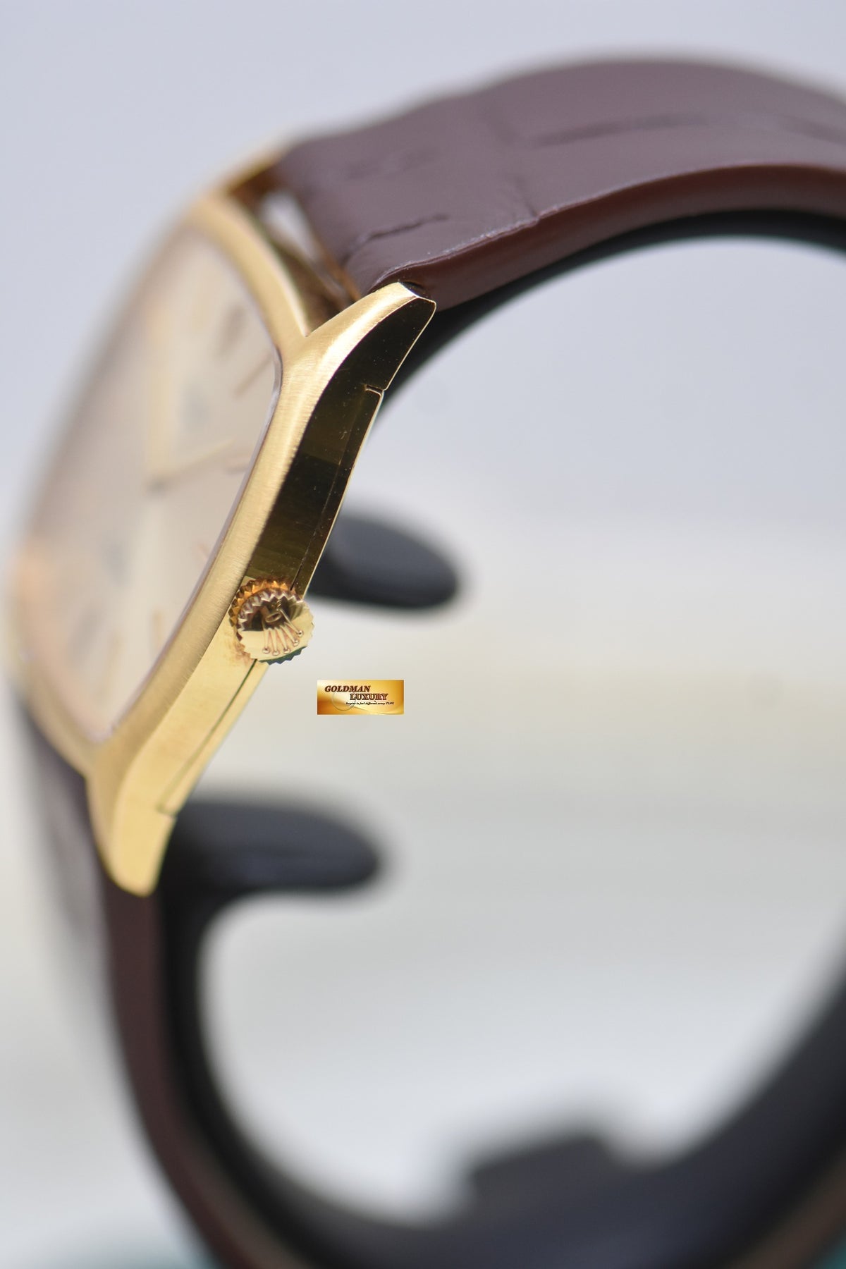 ROLEX CELLINI TONNEAU-SHAPED 32mm YELLOW GOLD IN LEATHER STRAP MANUAL WINDING 3805 (MINT)