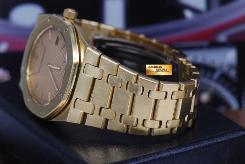 products/GML1089_-_Audemars_Piguet_Royal_Oak_18K_Yellow_Gold_35mm_Quartz_NEAR_MINT_-_6.JPG
