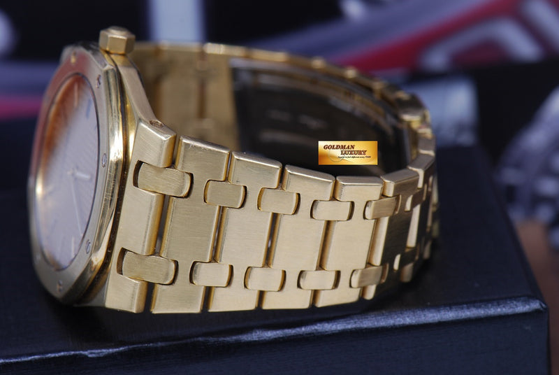products/GML1089_-_Audemars_Piguet_Royal_Oak_18K_Yellow_Gold_35mm_Quartz_NEAR_MINT_-_9.JPG