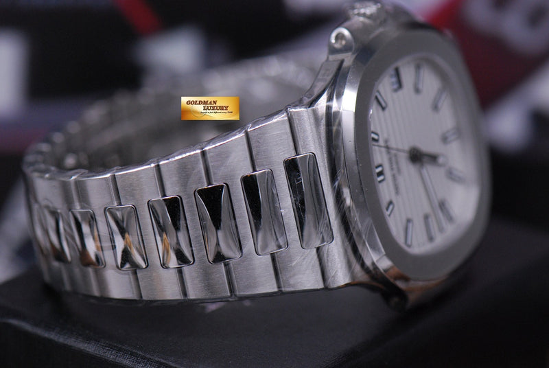 products/GML1416_-_Patek_Philippe_Nautilus_Men_s_Stainless_Steel_White_5711_NEW_-_6.JPG