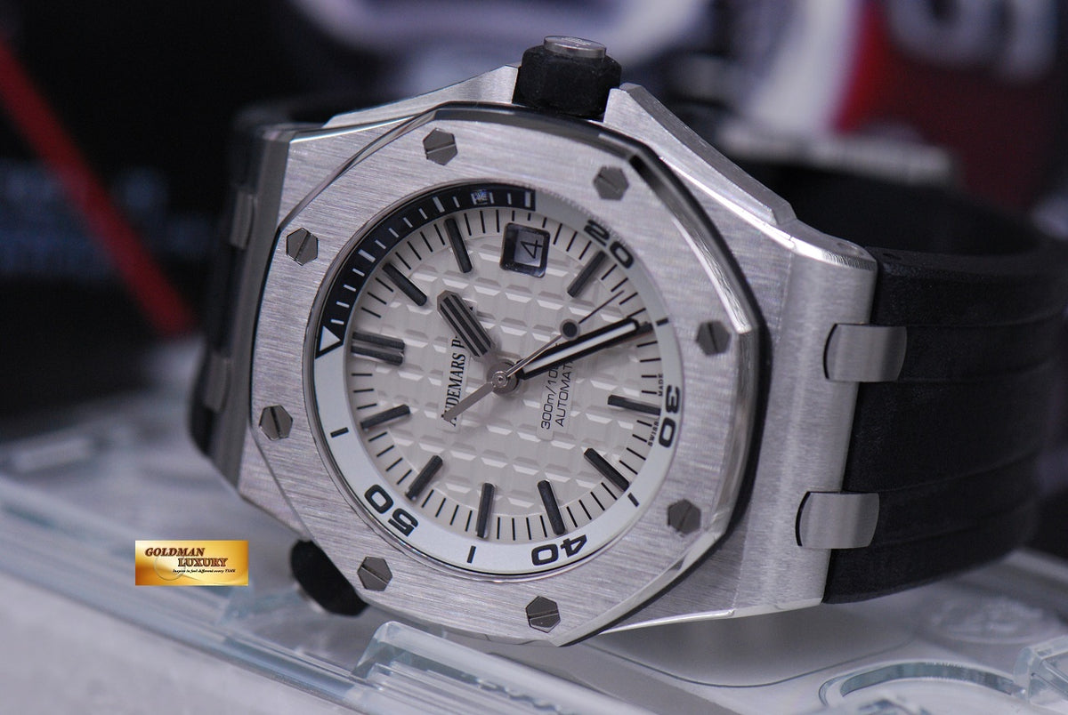 [SOLD] AUDEMARS PIGUET OFFSHORE DIVER SEE-THRU DISPLAY BACK WHITE AUTOMATIC 15710ST (LNIB)