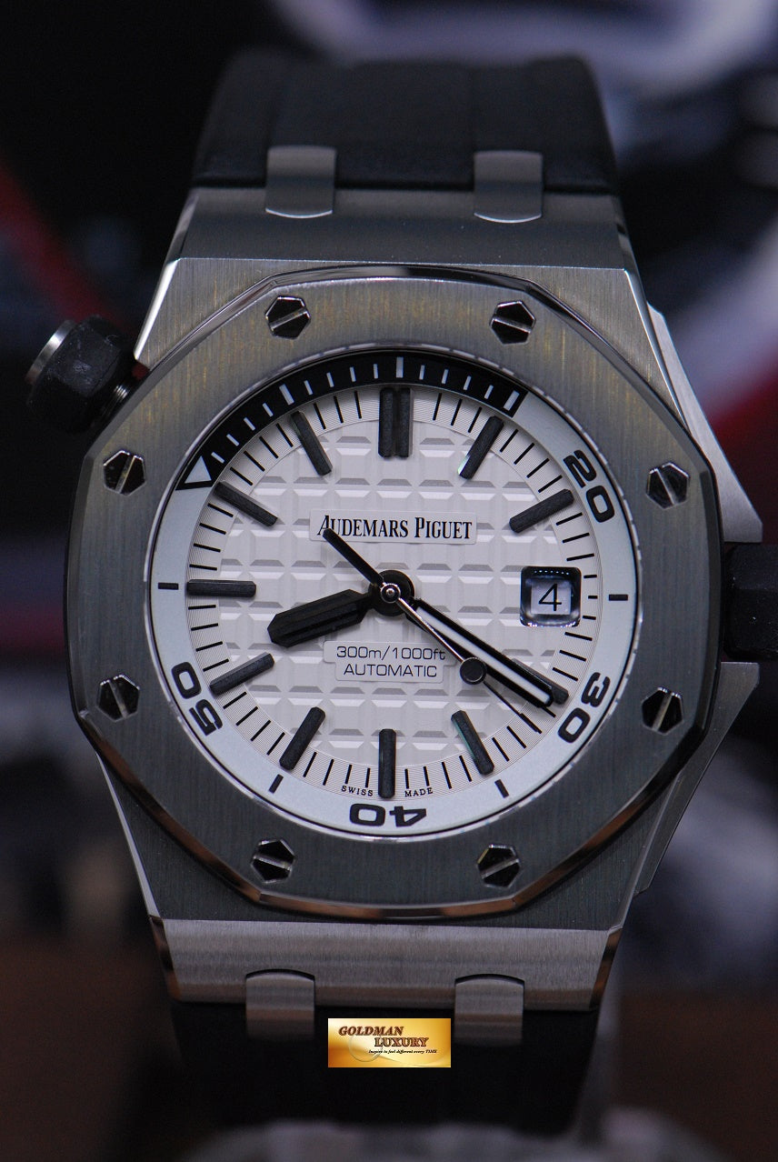 [SOLD] AUDEMARS PIGUET OFFSHORE DIVER SEE-THRU DISPLAY BACK WHITE AUTOMATIC 15710ST (LNIB)