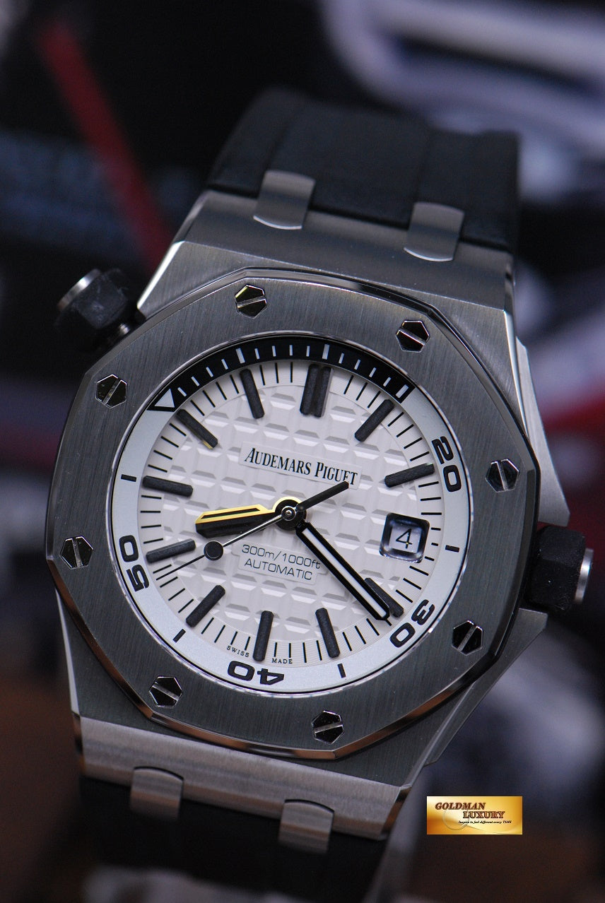 [SOLD] AUDEMARS PIGUET OFFSHORE DIVER SEE-THRU DISPLAY BACK WHITE AUTOMATIC 15710ST (LNIB)