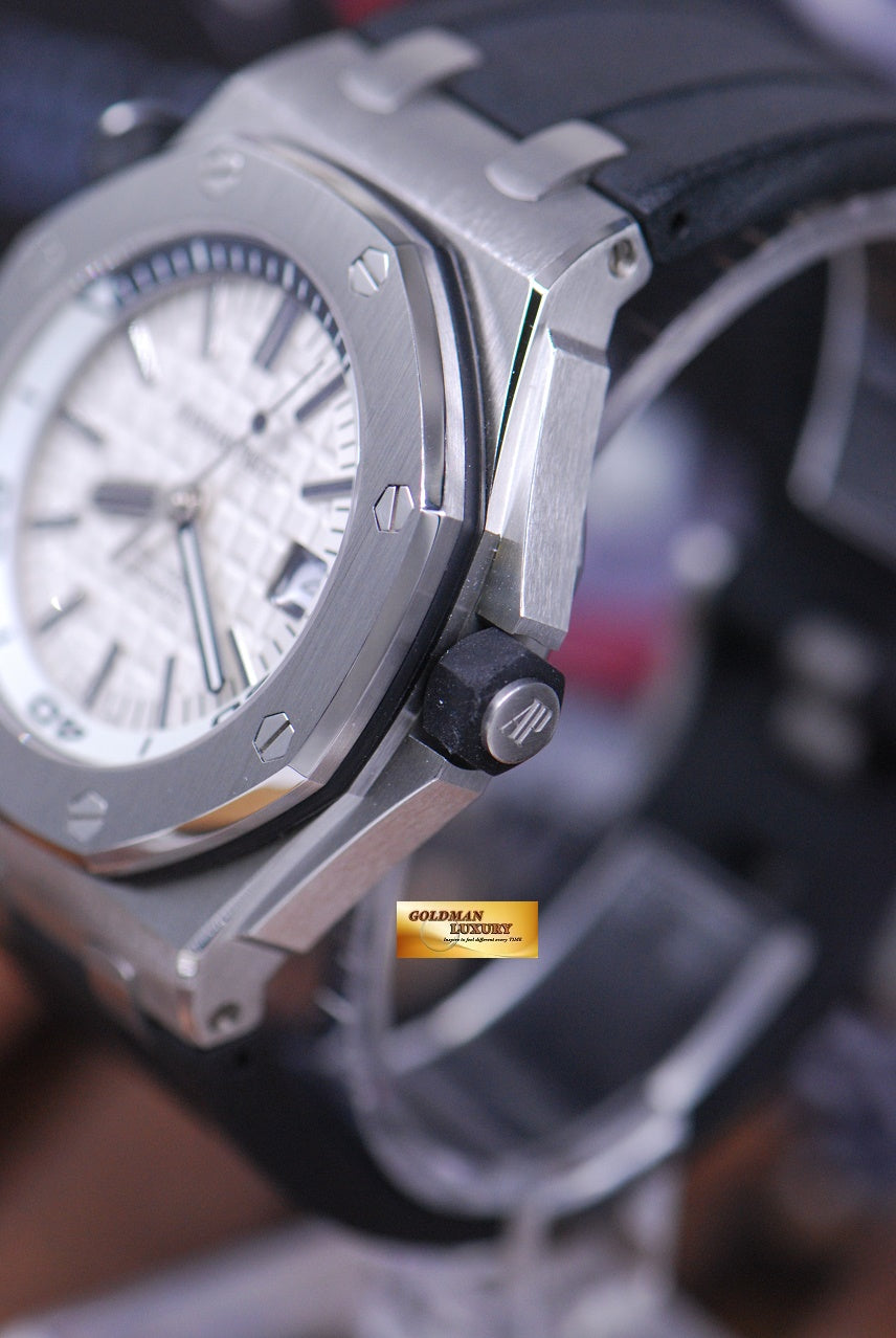 [SOLD] AUDEMARS PIGUET OFFSHORE DIVER SEE-THRU DISPLAY BACK WHITE AUTOMATIC 15710ST (LNIB)