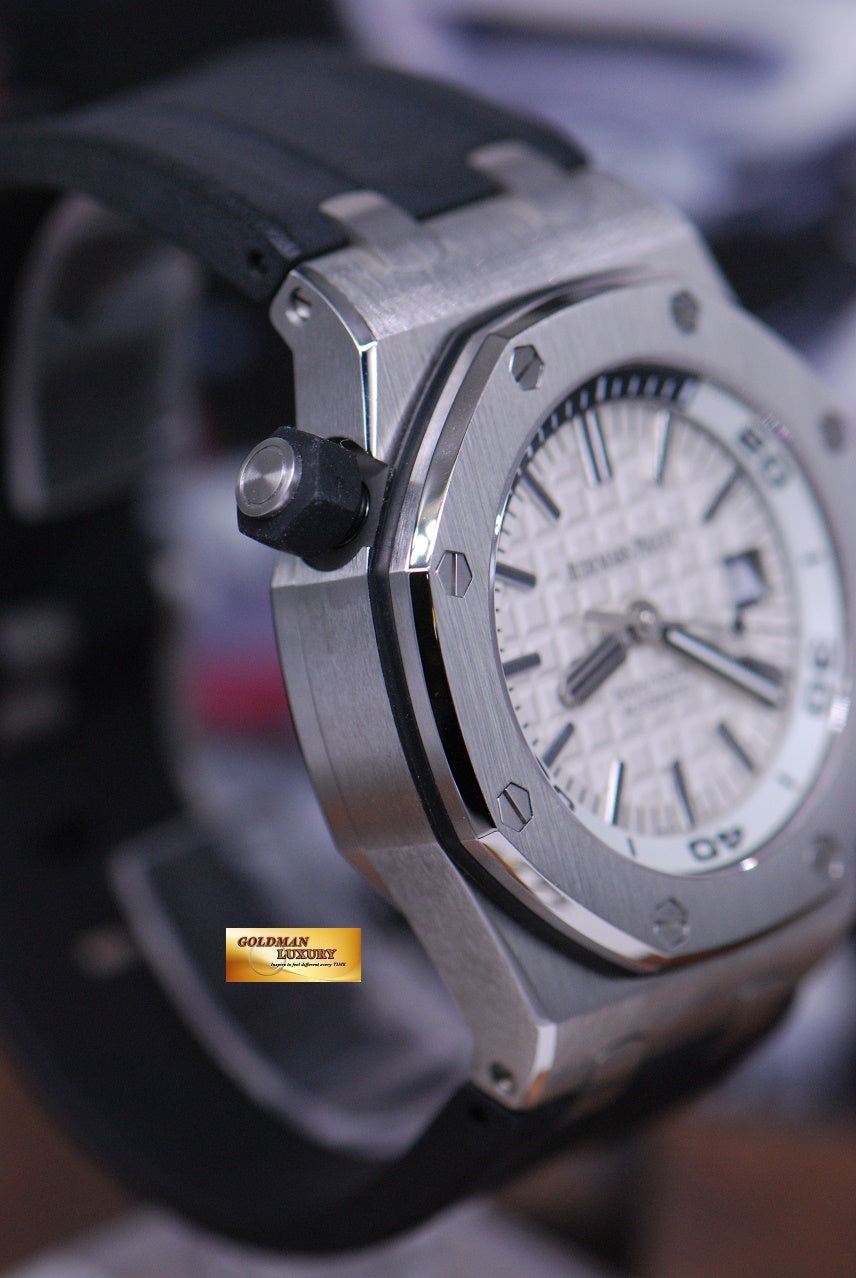 [SOLD] AUDEMARS PIGUET OFFSHORE DIVER SEE-THRU DISPLAY BACK WHITE AUTOMATIC 15710ST (LNIB)