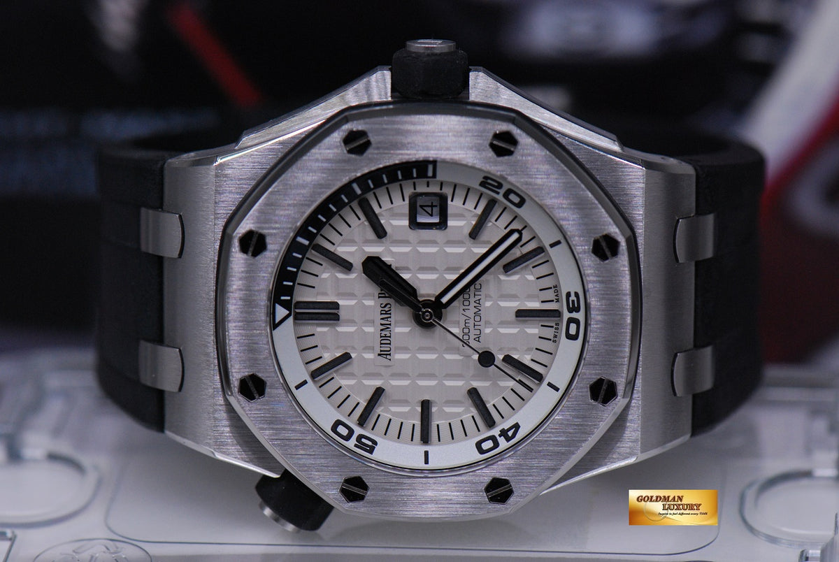 [SOLD] AUDEMARS PIGUET OFFSHORE DIVER SEE-THRU DISPLAY BACK WHITE AUTOMATIC 15710ST (LNIB)