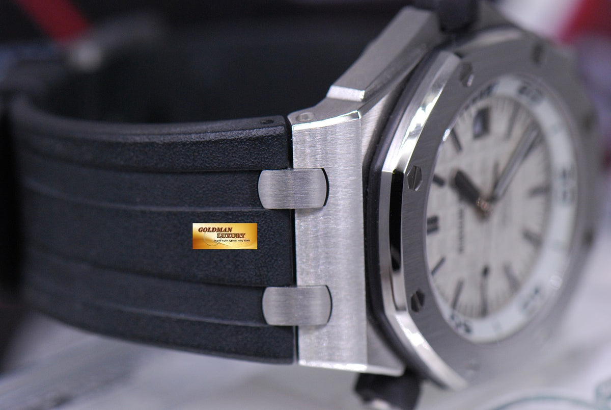 [SOLD] AUDEMARS PIGUET OFFSHORE DIVER SEE-THRU DISPLAY BACK WHITE AUTOMATIC 15710ST (LNIB)