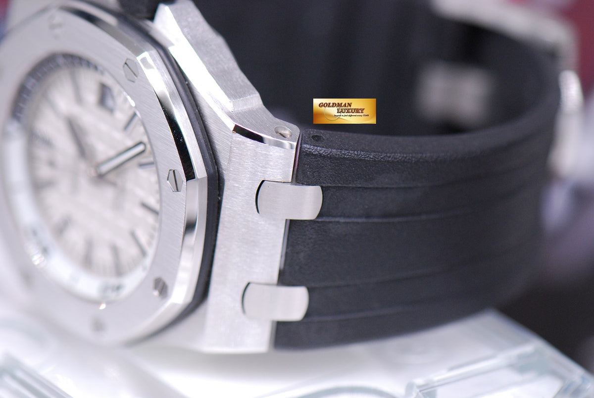 [SOLD] AUDEMARS PIGUET OFFSHORE DIVER SEE-THRU DISPLAY BACK WHITE AUTOMATIC 15710ST (LNIB)