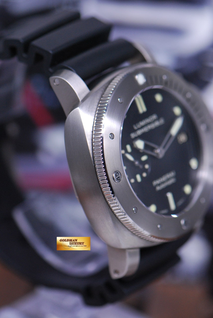 [SOLD] PANERAI LUMINOR SUBMERSIBLE TITANIUM AUTOMATIC PAM 305 (MINT)