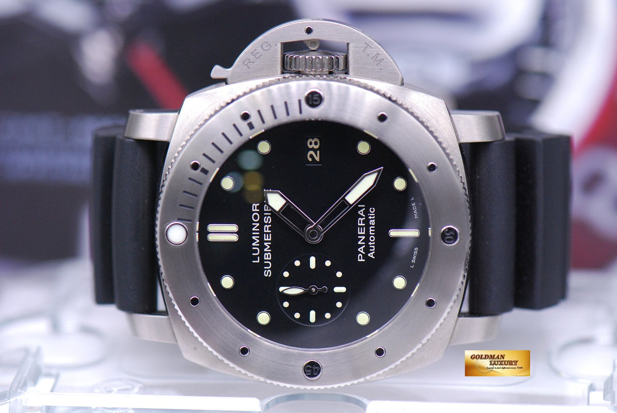 [SOLD] PANERAI LUMINOR SUBMERSIBLE TITANIUM AUTOMATIC PAM 305 (MINT)