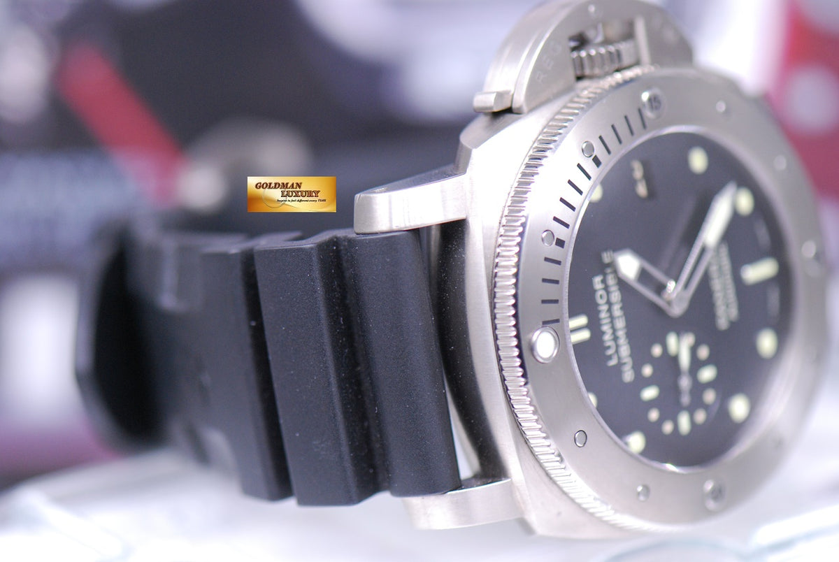 [SOLD] PANERAI LUMINOR SUBMERSIBLE TITANIUM AUTOMATIC PAM 305 (MINT)