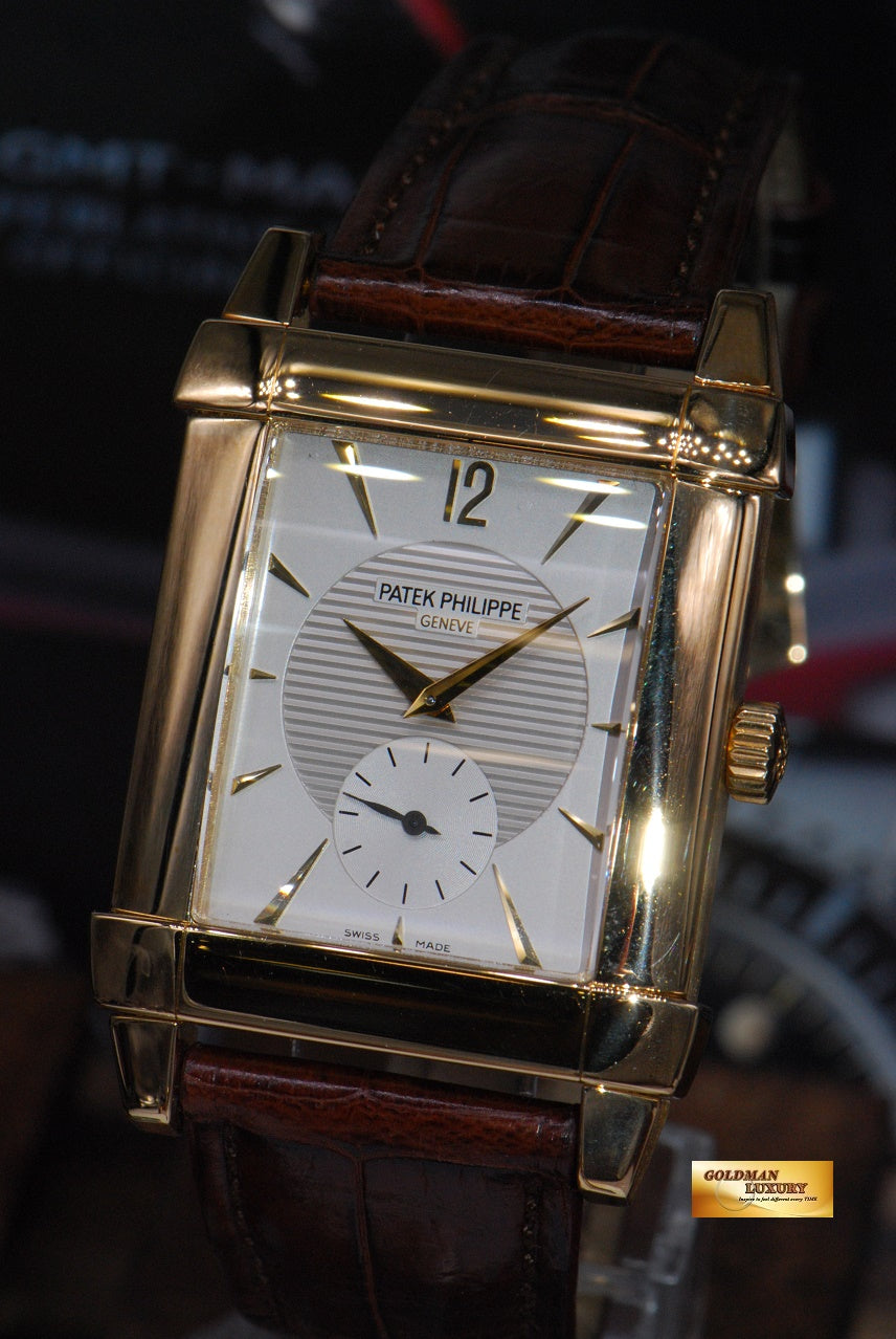 [SOLD] PATEK PHILIPPE GONDOLO 18K YELLOW GOLD MANUAL 5111J (MINT)