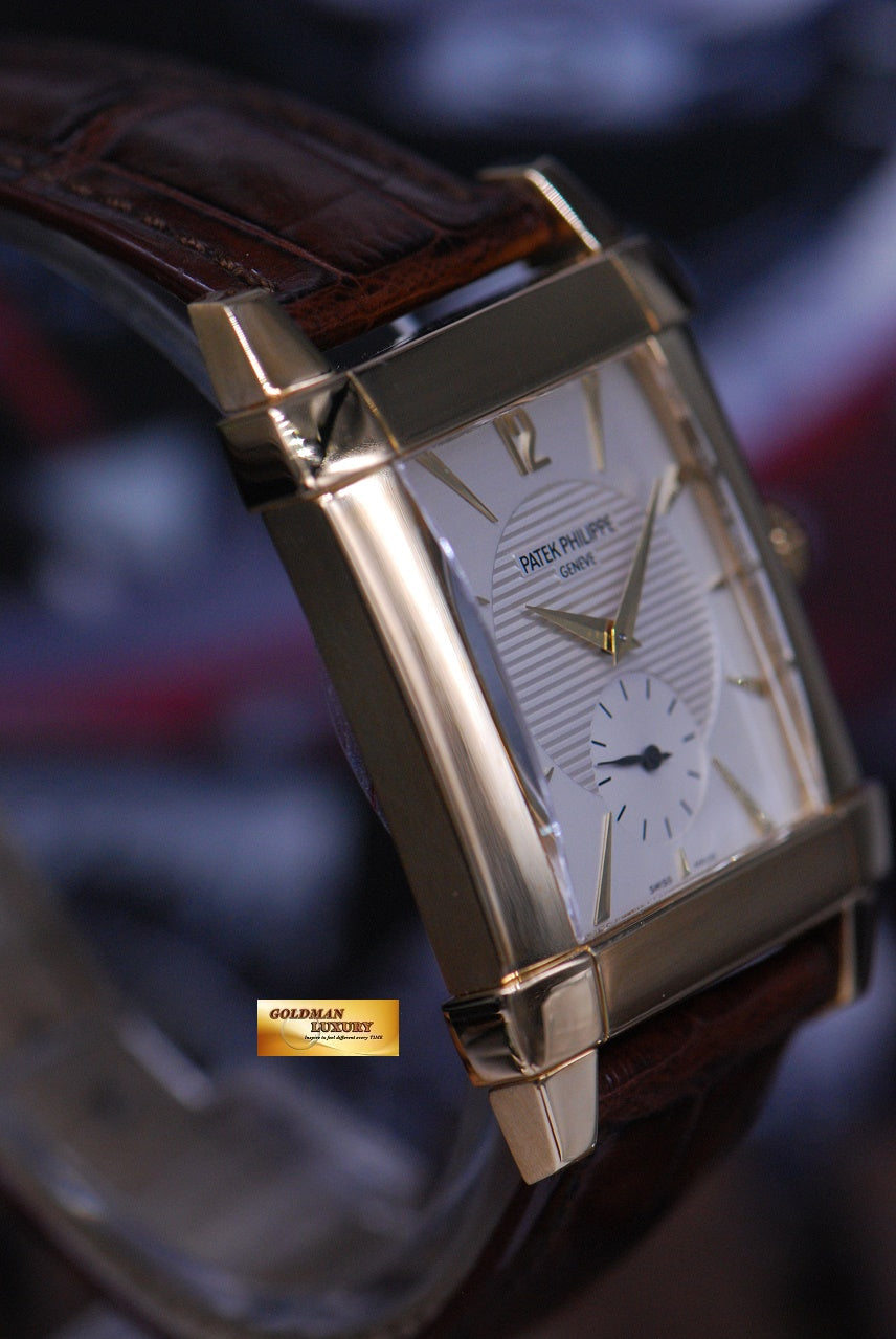 [SOLD] PATEK PHILIPPE GONDOLO 18K YELLOW GOLD MANUAL 5111J (MINT)