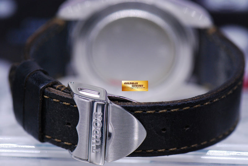 products/GML1730_-_Tudor_Black_Bay_Heritage_41mm_Burgundy_Automatic_79220_-_9.JPG