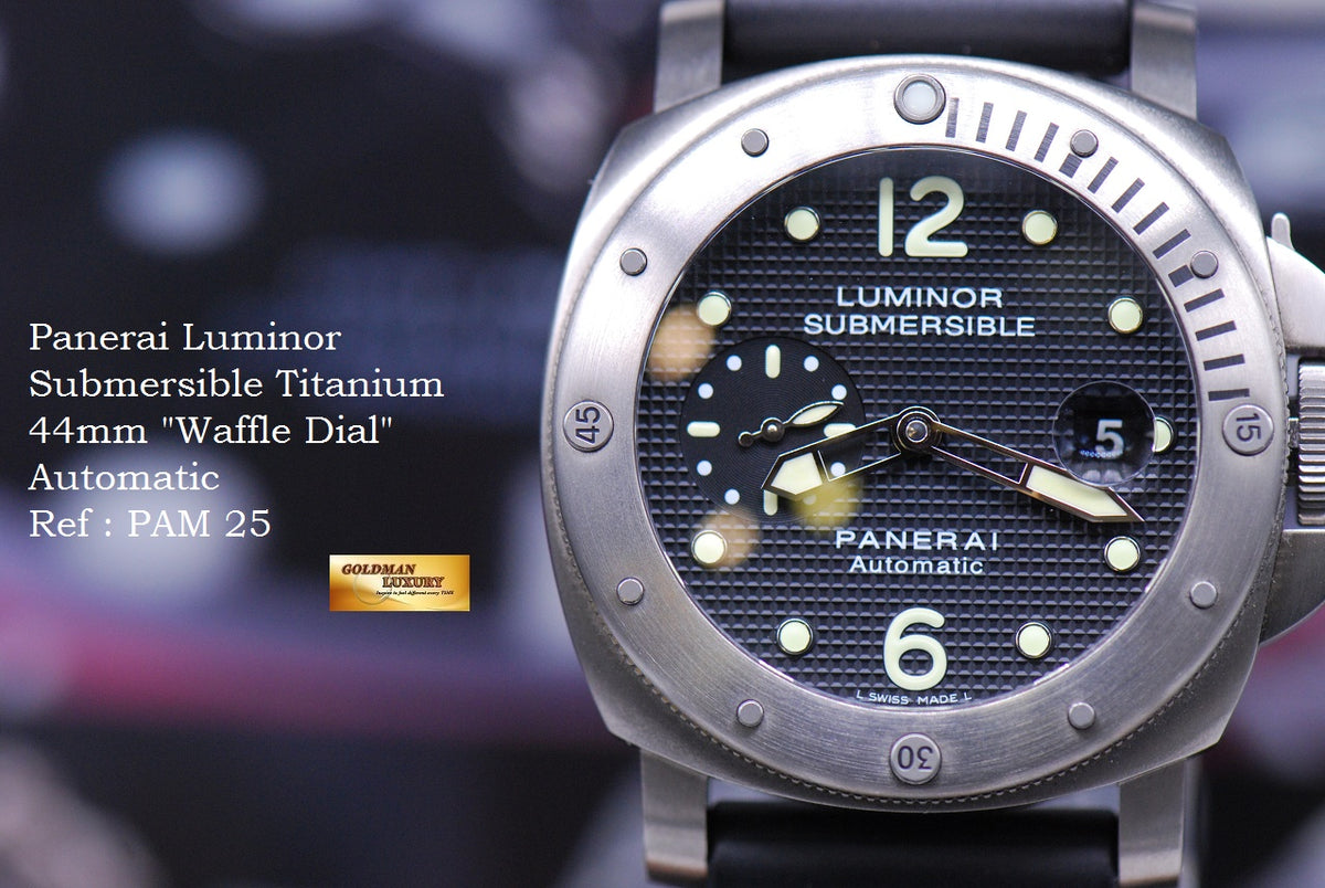 [SOLD] PANERAI LUMINOR SUBMERSIBLE TITANIUM 44mm “WAFFLE DIAL” AUTOMATIC PAM 025 (MINT)