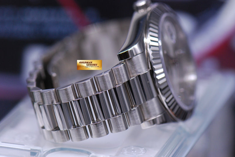 products/GML1885_-_Rolex_Oyster_Day-Date_II_18K_White_Gold_Diamond_Dial_218239_-_6.JPG